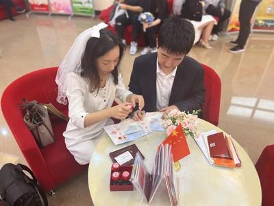 全流程陪伴、送信到家——杨浦婚姻登记服务再升级